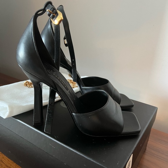 Like New. Versace Medusa Chain Leather Sandals - Picture 6 of 10